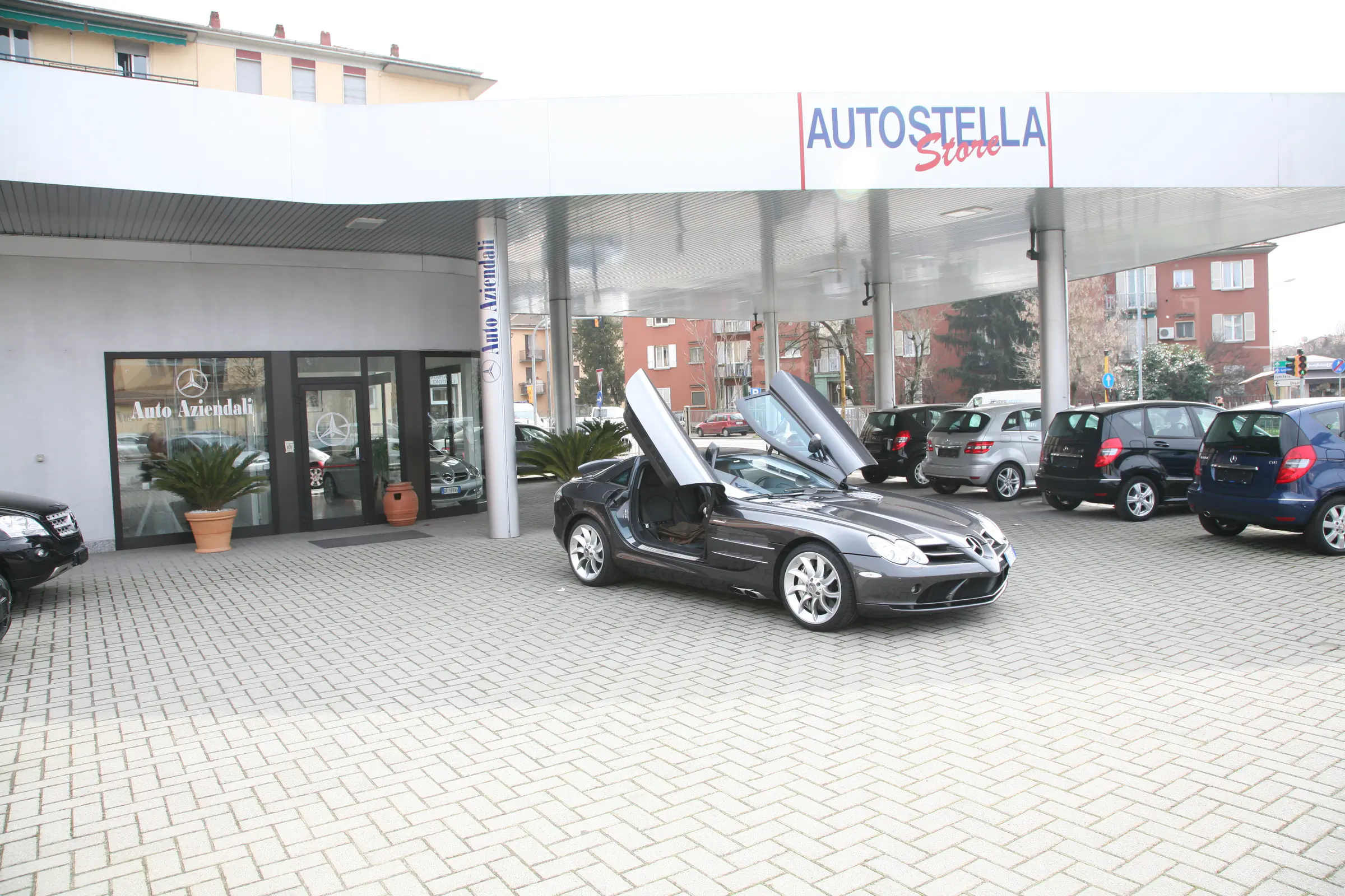 Showroom Autostella Store a Pavia